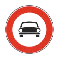 il segnale raffigurato vieta il transito ai quadricicli a motore